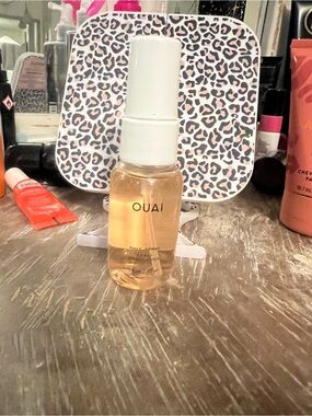 OUAI Wave Spray in Amber-Gold Liquid with White Cap